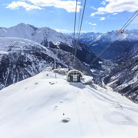 Flat With Garden In - Happy Apartmán Courmayeur