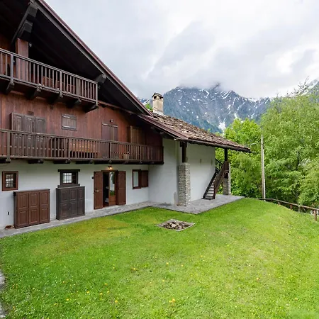 Flat With Garden In - Happy Apartmán *