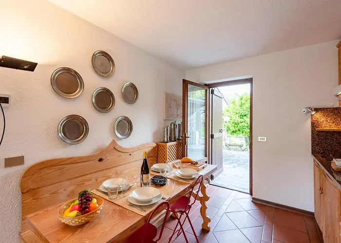 Apartman Charming With Garden In - Happy