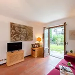 Апартаменти Charming With Garden In - Happy *