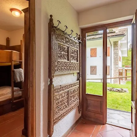 Апартаменты Flat With Garden In - Happy