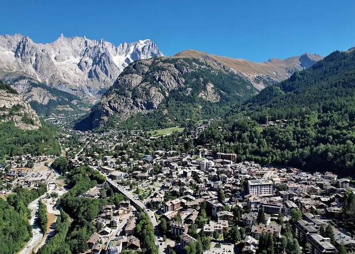 Apartment Charming With Garden In - Happy